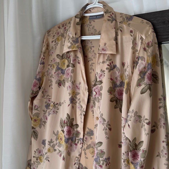 Gorgeous 100% silk tan floral button up shirt - Picture 9 of 11